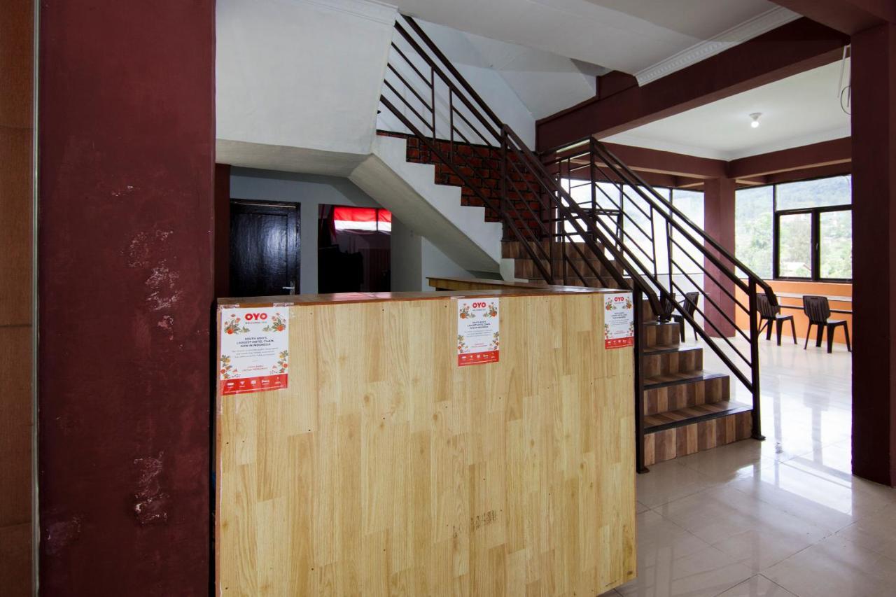 Oyo 1543 Sibayak Ncole Hotel Berastagi Kültér fotó